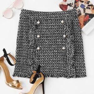NWOT Black and White Tweed Mini Skirt with Pearl Buttons Size Small